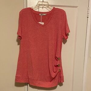 🎀 5/$20 🎀 NWT coral heathered t-shirt with button details on one side size XL